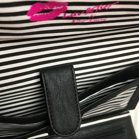 Betsey Johnson crossbody Clutch. - Picture 4 of 8